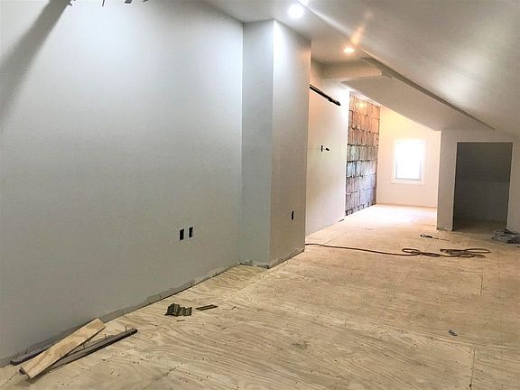 4th image of 617 Metropolitan Ave Floor 1