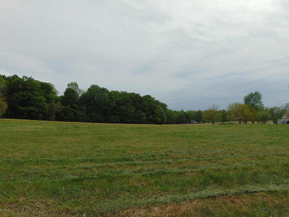 2nd image of 63683 Maple Ln