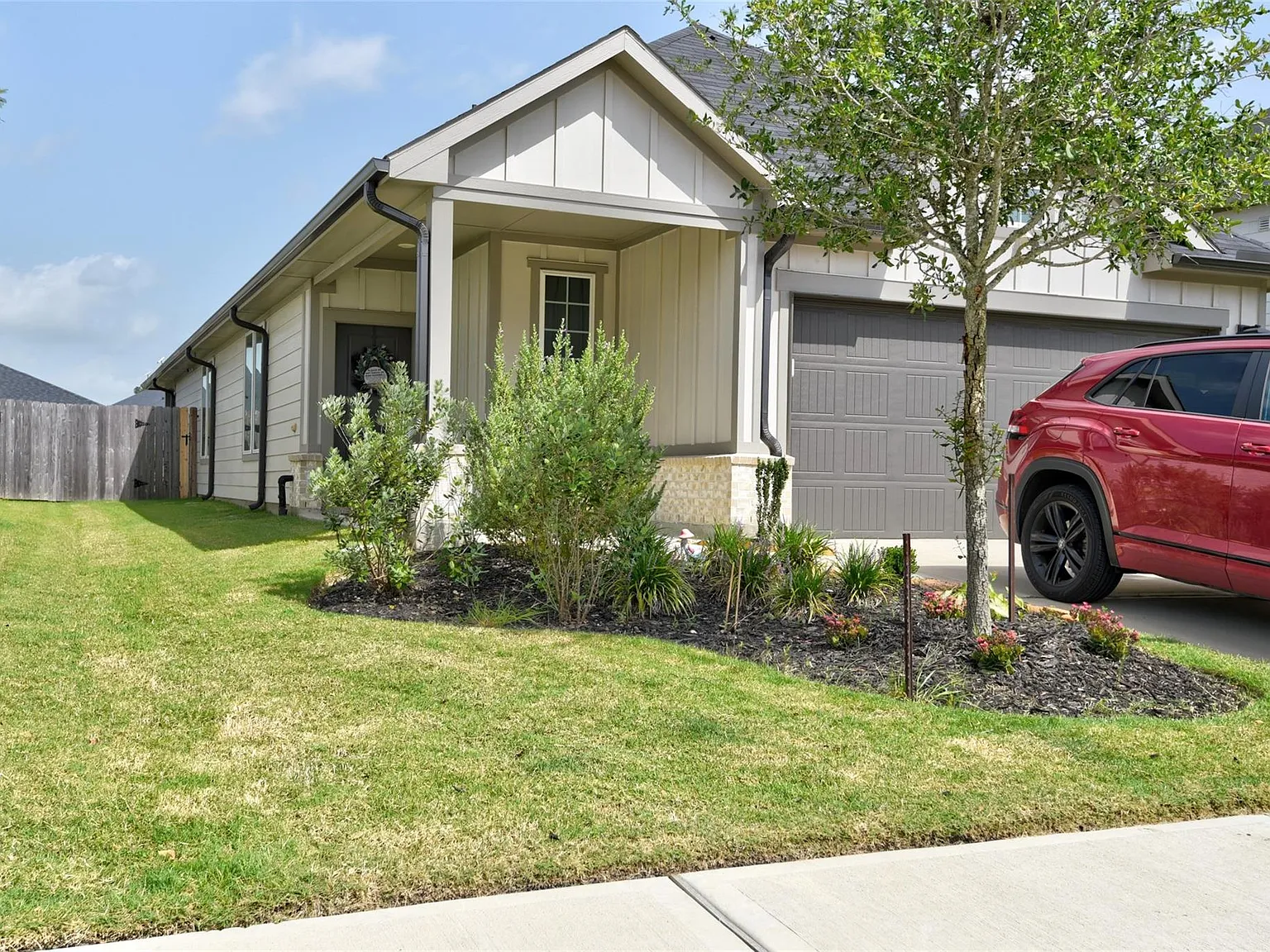 3 bed, 2.0 bath, 1691 sqft, $2,200 — Photo 3