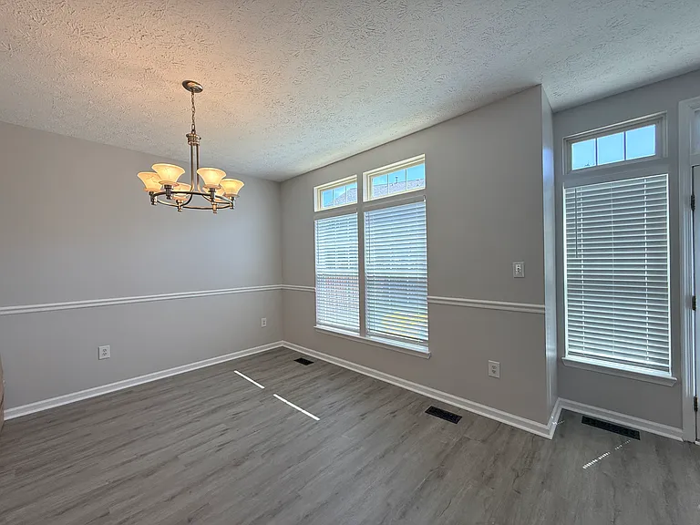 235 Eisenhower Ct — Photo 5