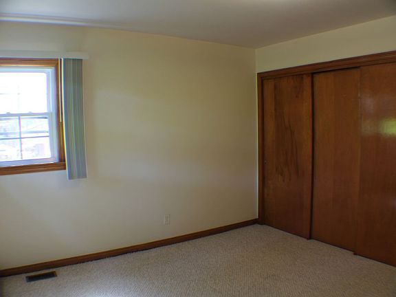 5th image of 242 Oak Dr
