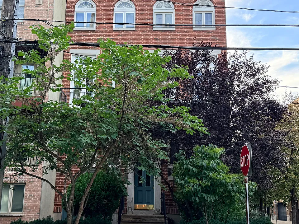 132 Jackson St #2RS