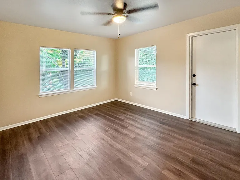 350 Storeywood Dr — Photo 12