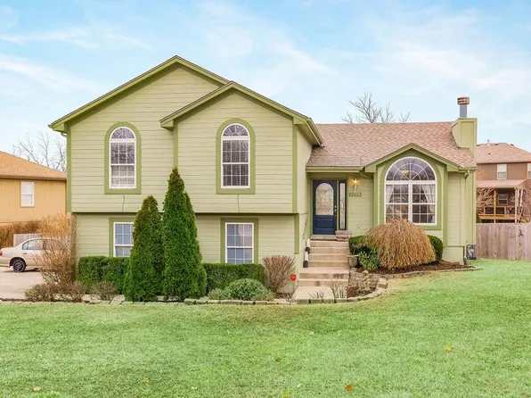 1005 Spruce Dr, Greenwood, MO 64034