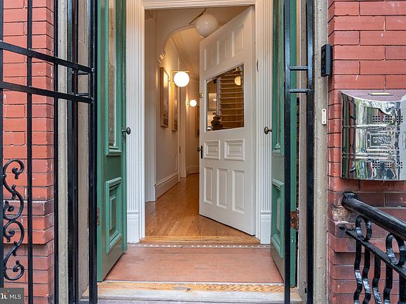 3rd image of 607 Q St NW