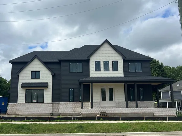 8065 3rd St, Dexter, MI 48130
