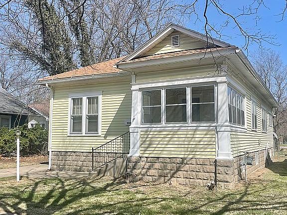 2nd image of 903 S Olive St