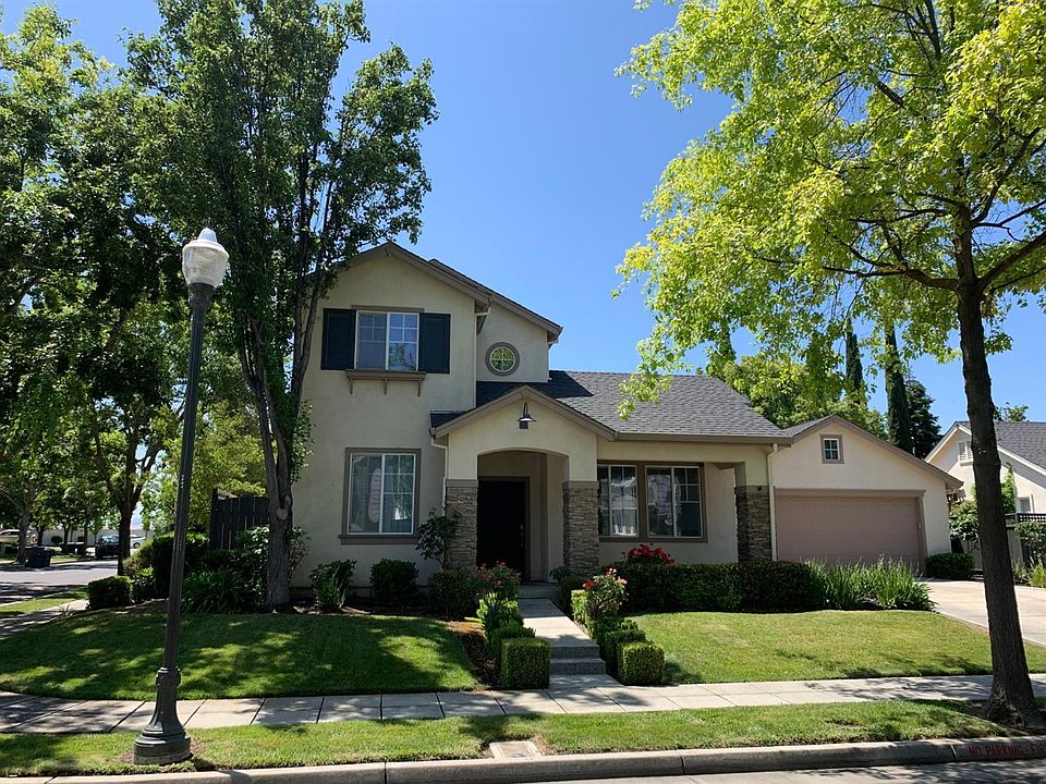 2nd image of 2822 Remington Way
