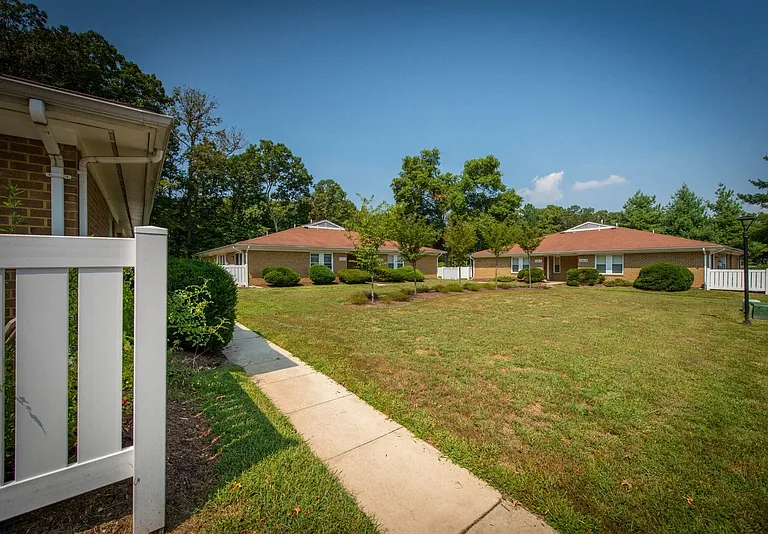 Crossland Apartments — Photo 4
