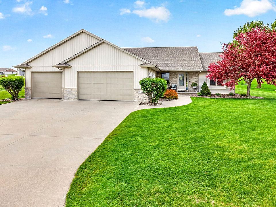 1st image of 220 E Ridge Dr