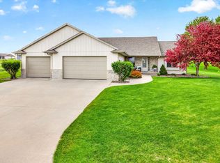 220 E Ridge Dr, New London, WI 54961