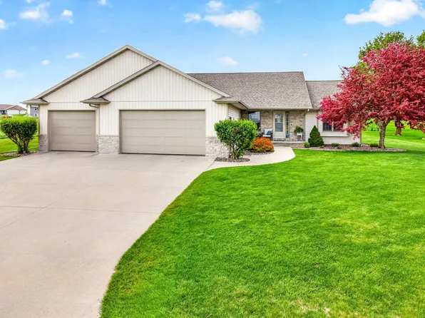 220 E Ridge Dr, New London, WI 54961