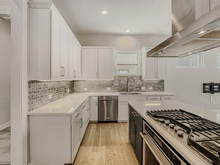 5002 Pecan Springs Rd #6 — Photo 9