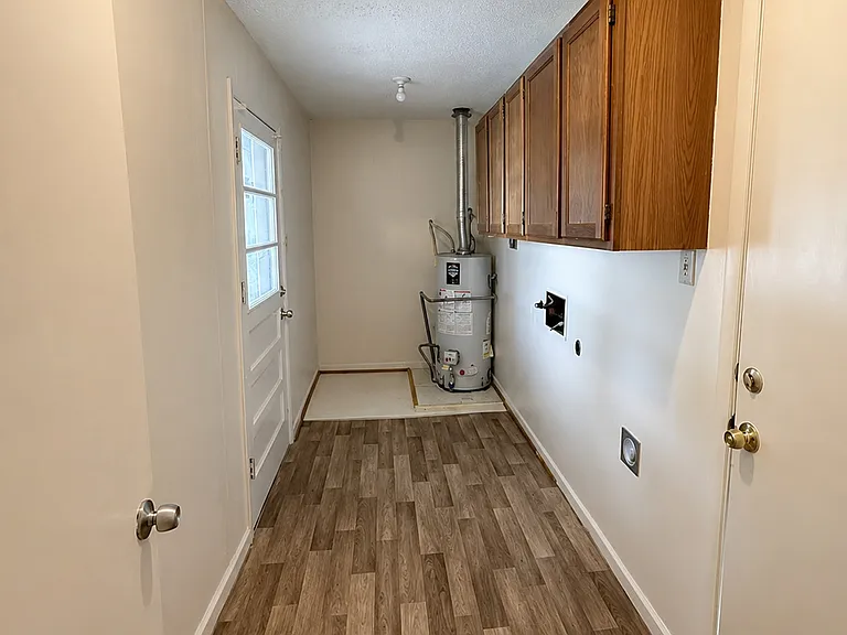 3543 Meadowview Ct — Photo 4