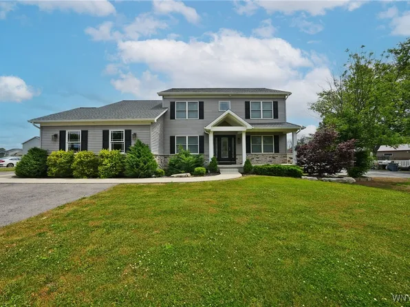 6409 Ward Rd, Sanborn, NY 14132