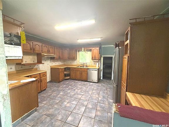 4th image of 227 Brewer STREET