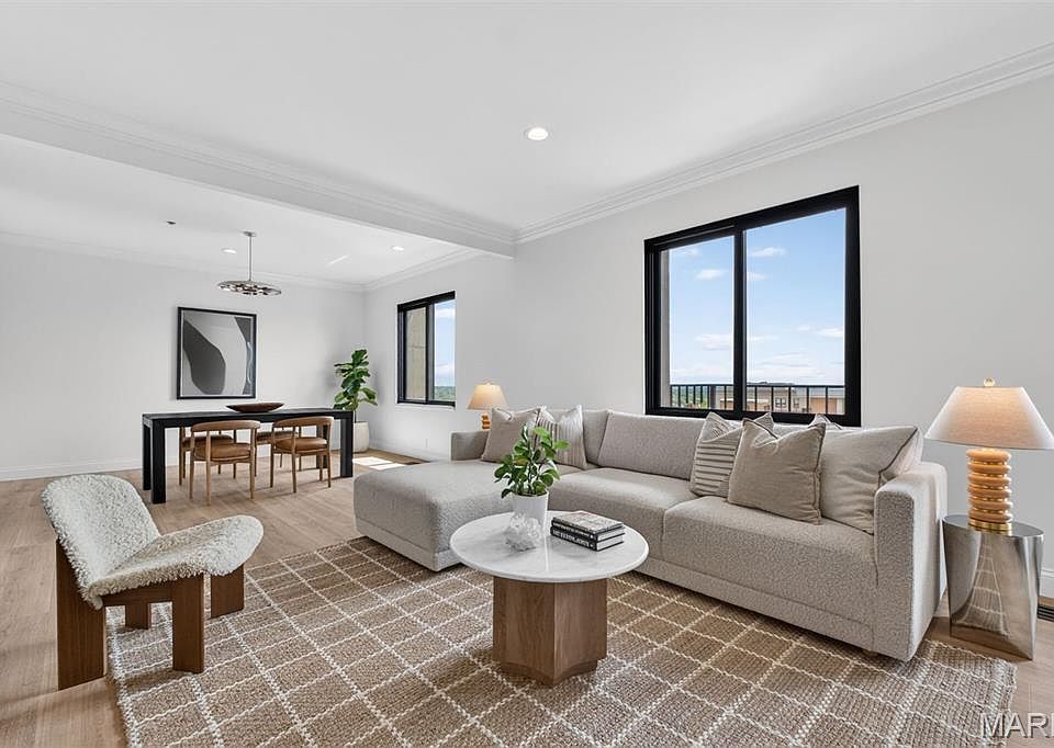 1st image of 816 S Hanley Rd APT 14B