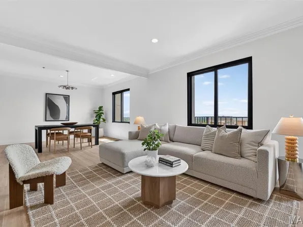 816 S Hanley Rd APT 14B, Saint Louis, MO 63105