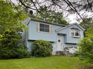 29 Cobblestone Ct, Torrington, CT 06790