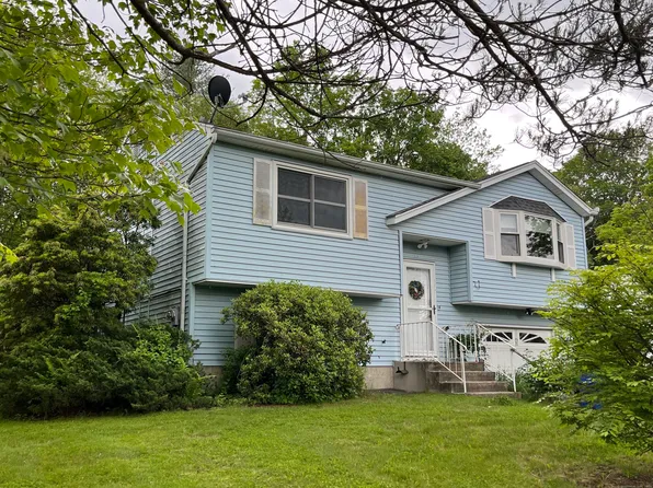 29 Cobblestone Court, Torrington, CT 06790