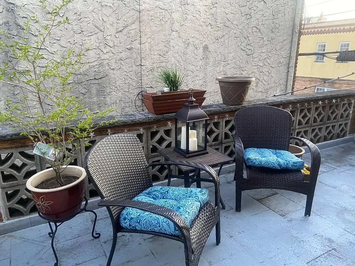 2 bed, 900 sqft, $1,600 — Photo 1