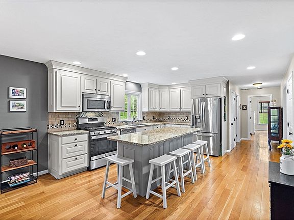 2nd image of 104 Gilchrest St