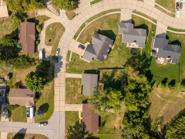 403 Bittersweet Dr, O'Fallon, MO 63366