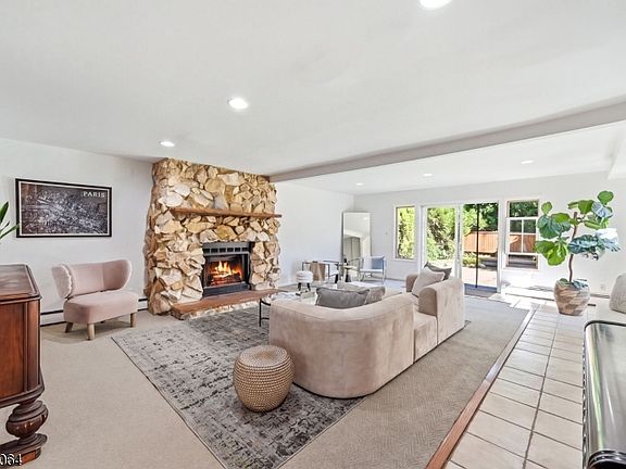 3rd image of 1 Carey Ct