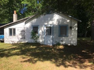 2724 Lakeshore Dr, Gladwin, MI 48624