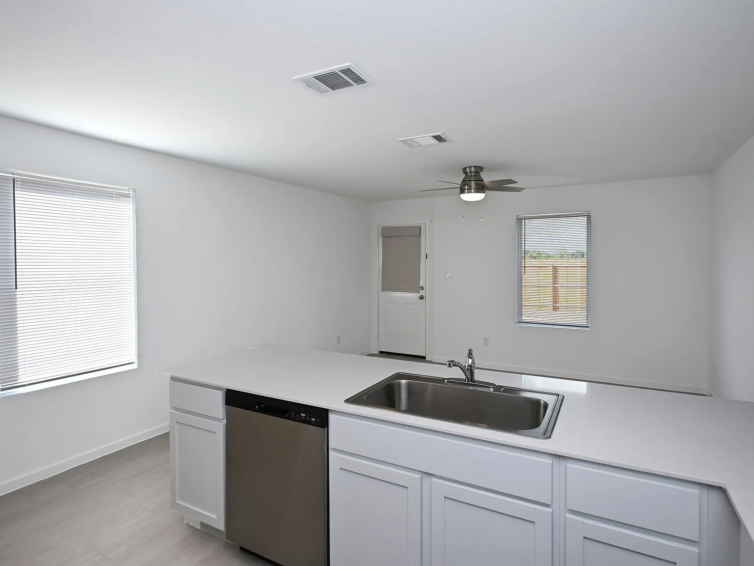 7639 Varo Glen - 1 — Photo 4