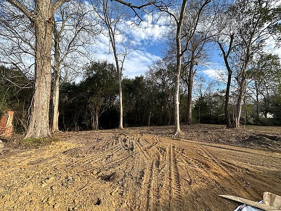 3rd image of 2535 Ashford Rd