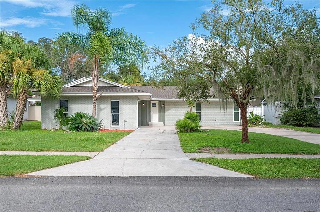 4 bed, 2.0 bath, 2283 sqft, $2,400 — Photo 1