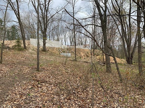 4th image of 3775 Queen Oaks Dr