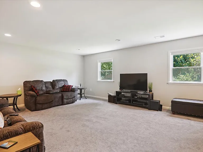 2711 Weller Rd — Photo 9