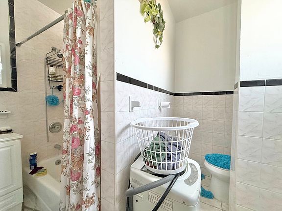 3rd image of 32-19 Greenpoint Ave #3L