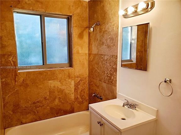 3rd image of 1840 James Ave APT 2