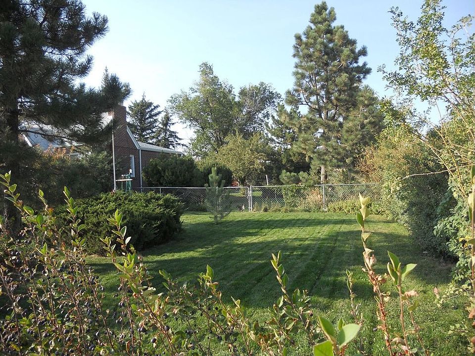 2nd image of 412 E Fox Farm Rd