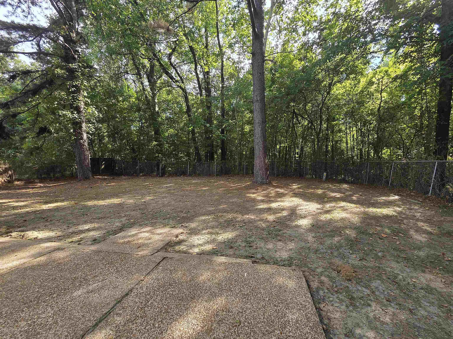 4 bed, 1.0 bath, $1,500 — Photo 2