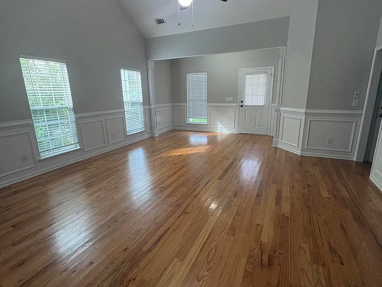 2021 Dundee Way — Photo 2