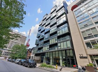 38 Stewart St #303, Toronto, ON M5V0H1