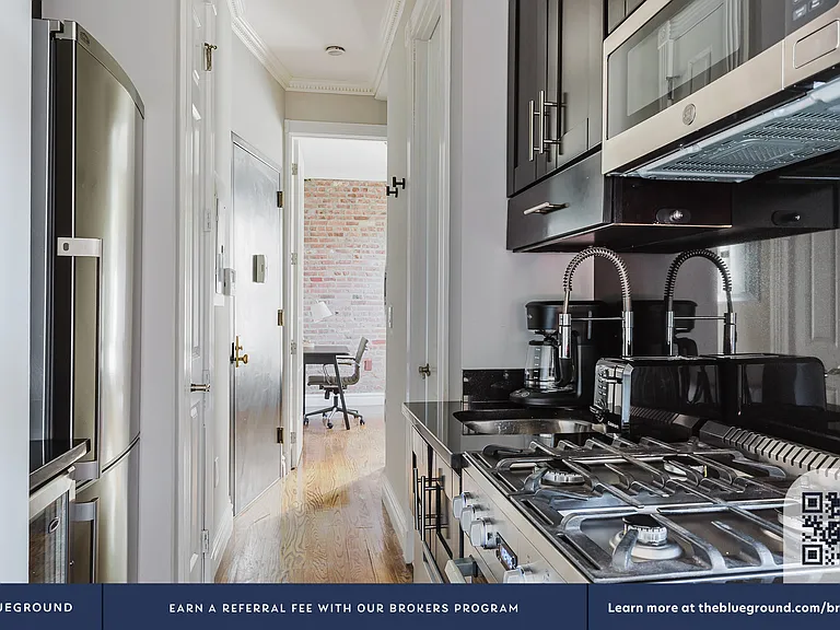309 E 8th St #C3 — Photo 9