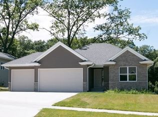 1160 Ryan Cir, Coralville, IA 52246