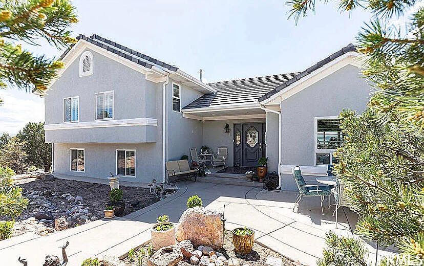 1st image of 1130 S Hill Crest Dr