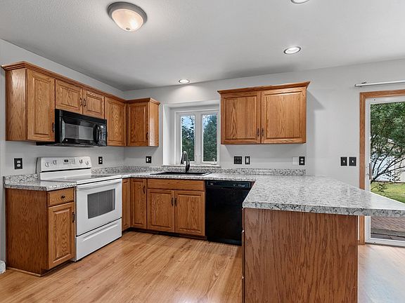 3rd image of 547 Clay St