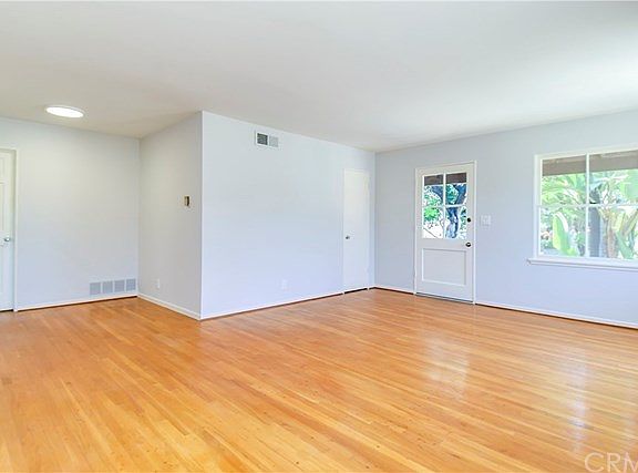 5th image of 3541 Thornlake Ave