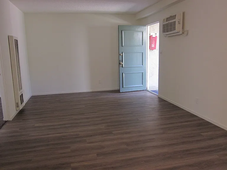 943-959 Ventura Ave — Photo 12