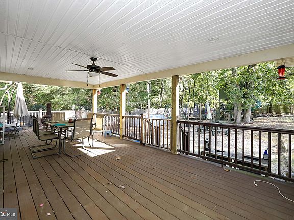 3rd image of 396 Holly Rd