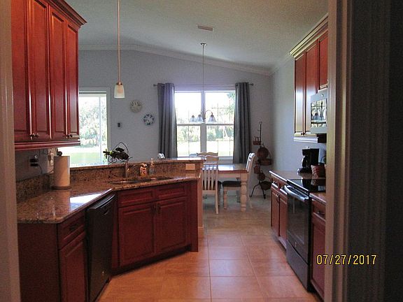 4th image of 271 Marsh Landing Dr