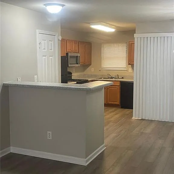 1736 Devon Dr SW — Photo 2