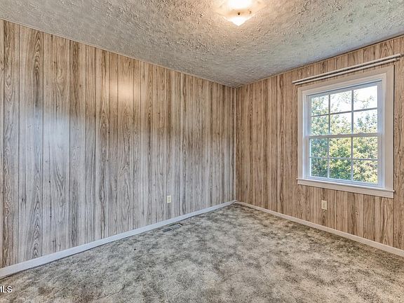 5th image of 282 Cave Hill Rd